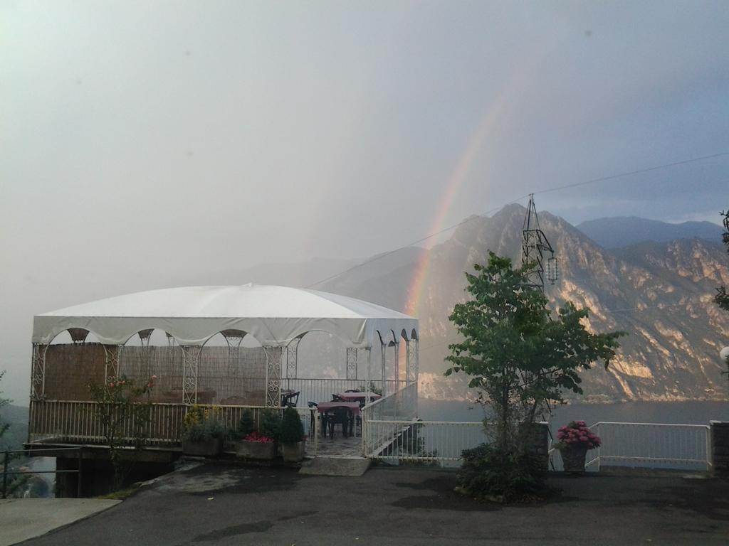 Hotel Poggio D'Oro Riva di Solto Luaran gambar