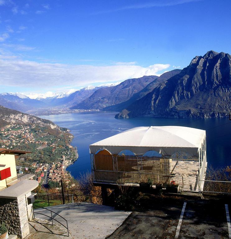 Hotel Poggio D'Oro Riva di Solto Luaran gambar