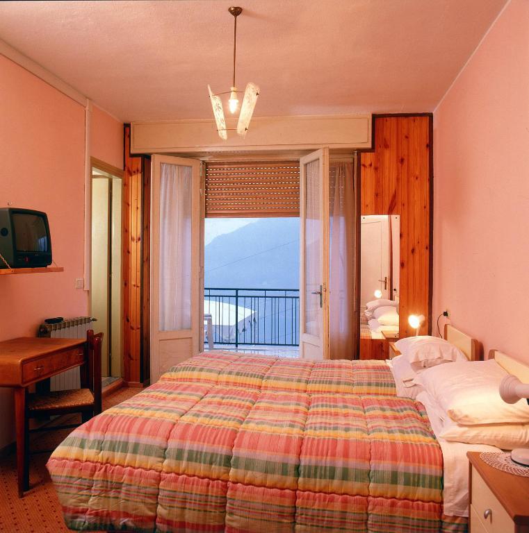 Hotel Poggio D'Oro Riva di Solto Bilik gambar