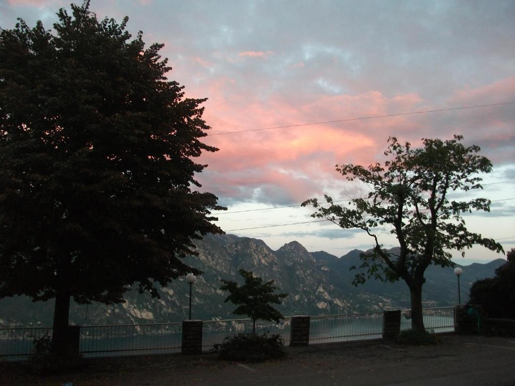 Hotel Poggio D'Oro Riva di Solto Luaran gambar