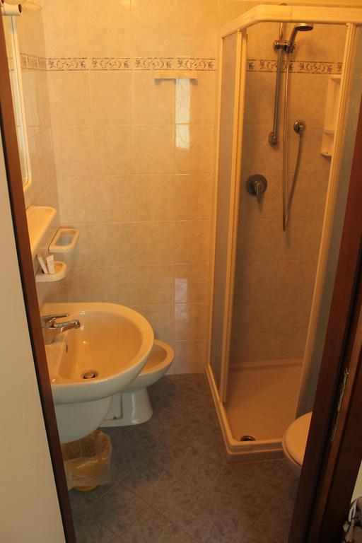 Hotel Poggio D'Oro Riva di Solto Luaran gambar